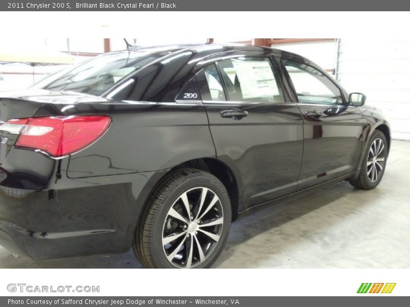 Brilliant Black Crystal Pearl / Black 2011 Chrysler 200 S