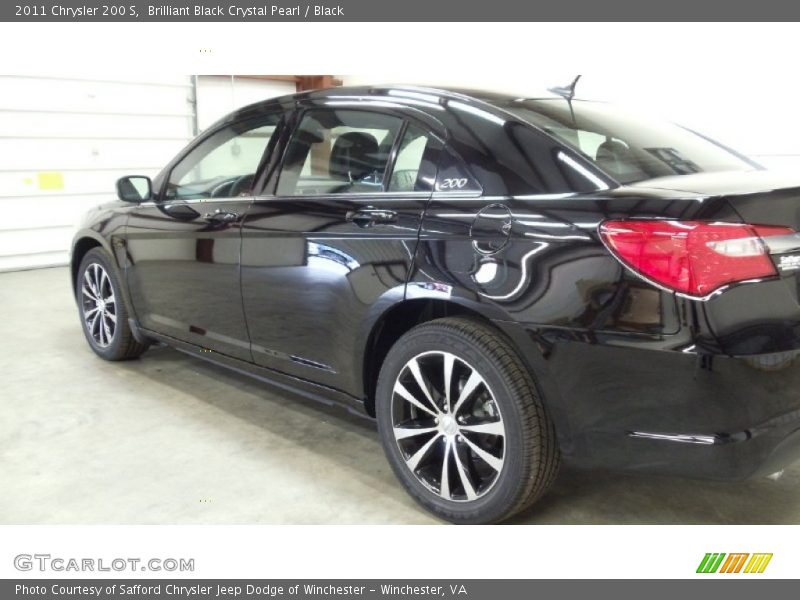 Brilliant Black Crystal Pearl / Black 2011 Chrysler 200 S