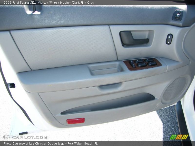 Vibrant White / Medium/Dark Flint Grey 2006 Ford Taurus SEL