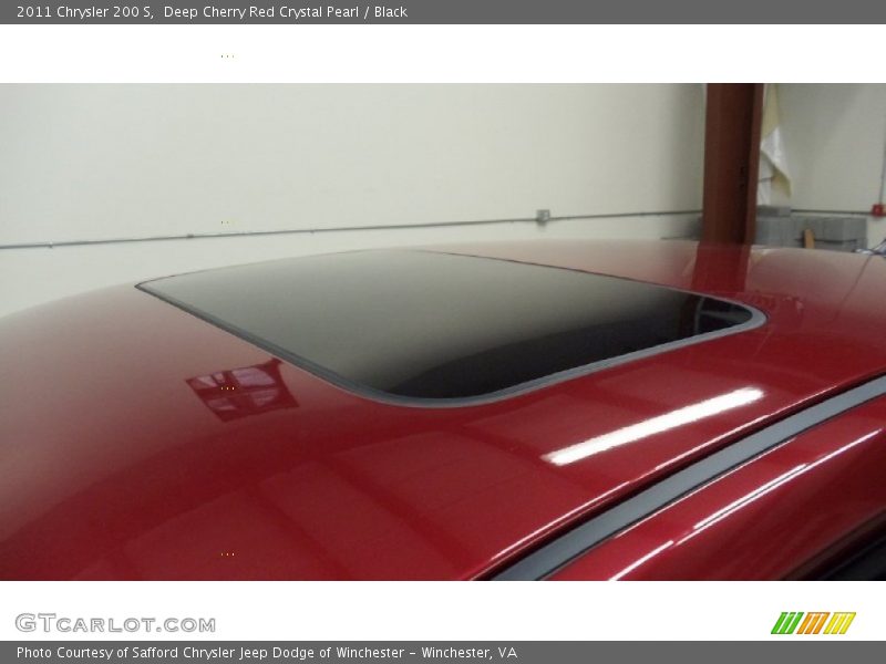 Sunroof of 2011 200 S
