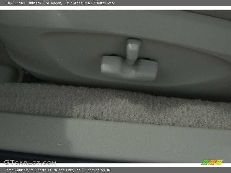 Satin White Pearl / Warm Ivory 2008 Subaru Outback 2.5i Wagon
