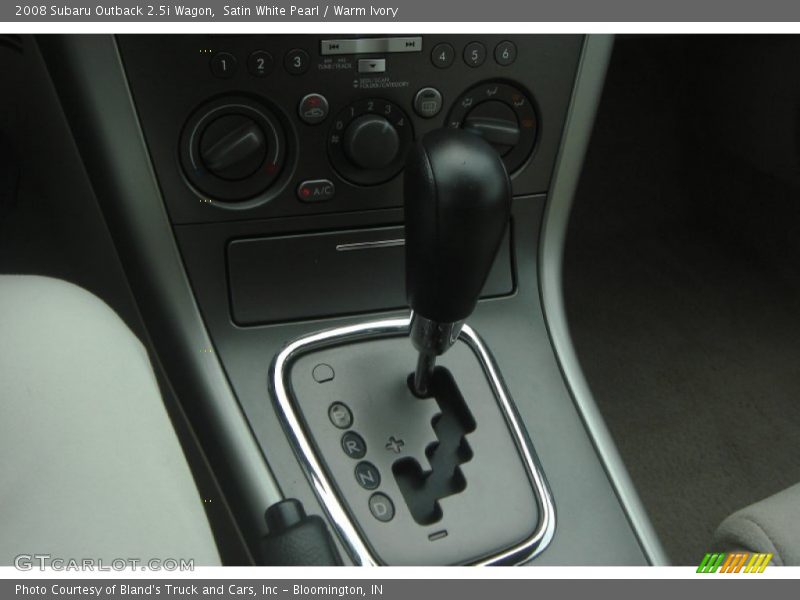 Satin White Pearl / Warm Ivory 2008 Subaru Outback 2.5i Wagon