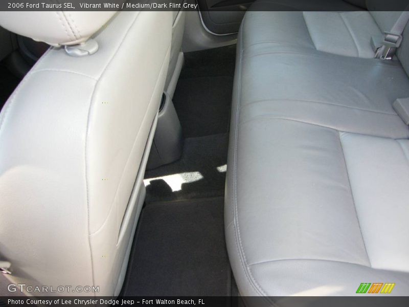 Vibrant White / Medium/Dark Flint Grey 2006 Ford Taurus SEL