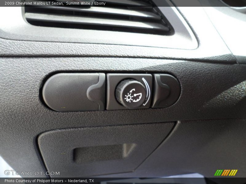 Summit White / Ebony 2009 Chevrolet Malibu LT Sedan