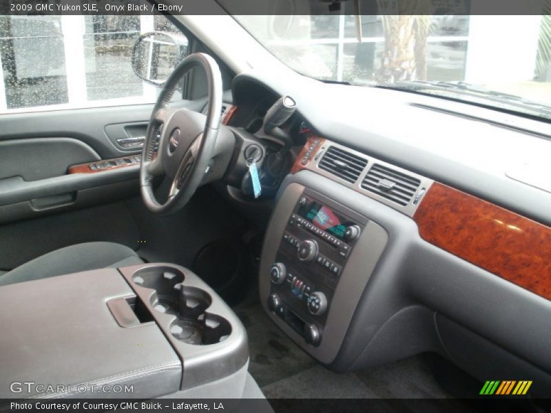 Onyx Black / Ebony 2009 GMC Yukon SLE
