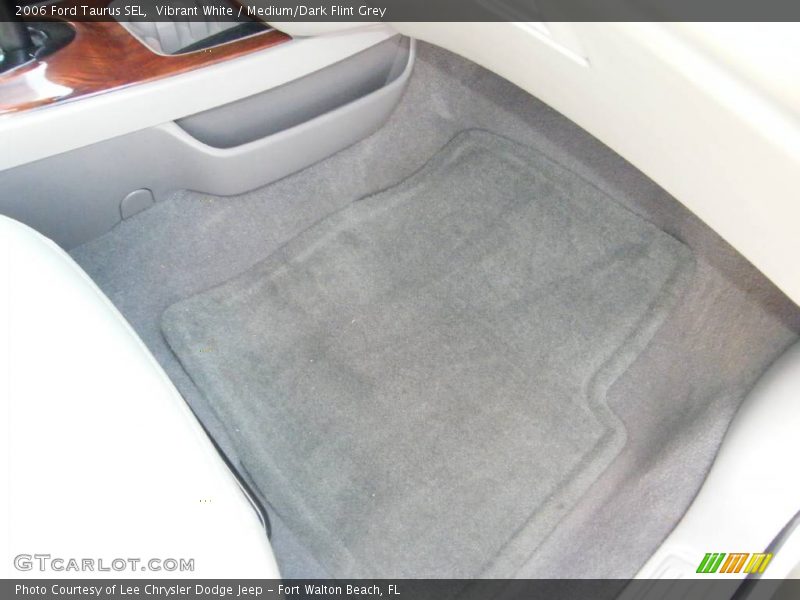 Vibrant White / Medium/Dark Flint Grey 2006 Ford Taurus SEL