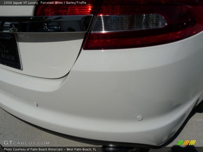 Porcelain White / Barley/Truffle 2009 Jaguar XF Luxury