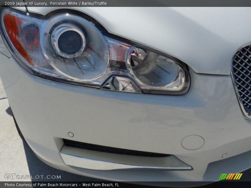Porcelain White / Barley/Truffle 2009 Jaguar XF Luxury