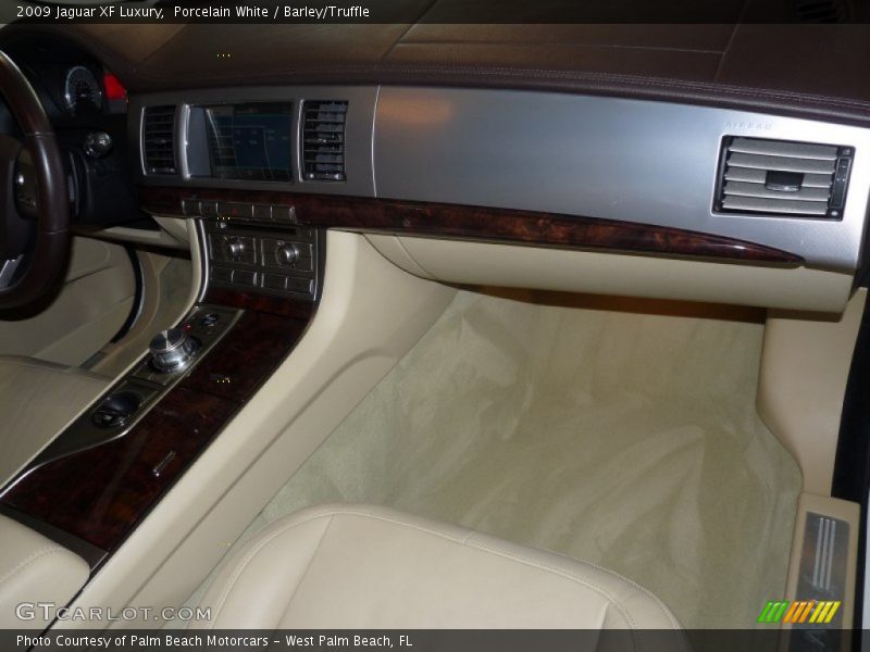 Porcelain White / Barley/Truffle 2009 Jaguar XF Luxury