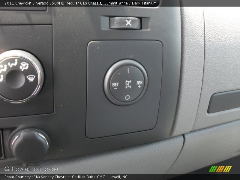 Summit White / Dark Titanium 2011 Chevrolet Silverado 3500HD Regular Cab Chassis