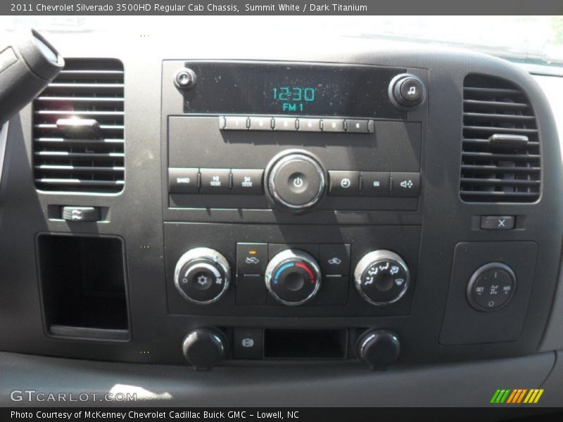 Controls of 2011 Silverado 3500HD Regular Cab Chassis