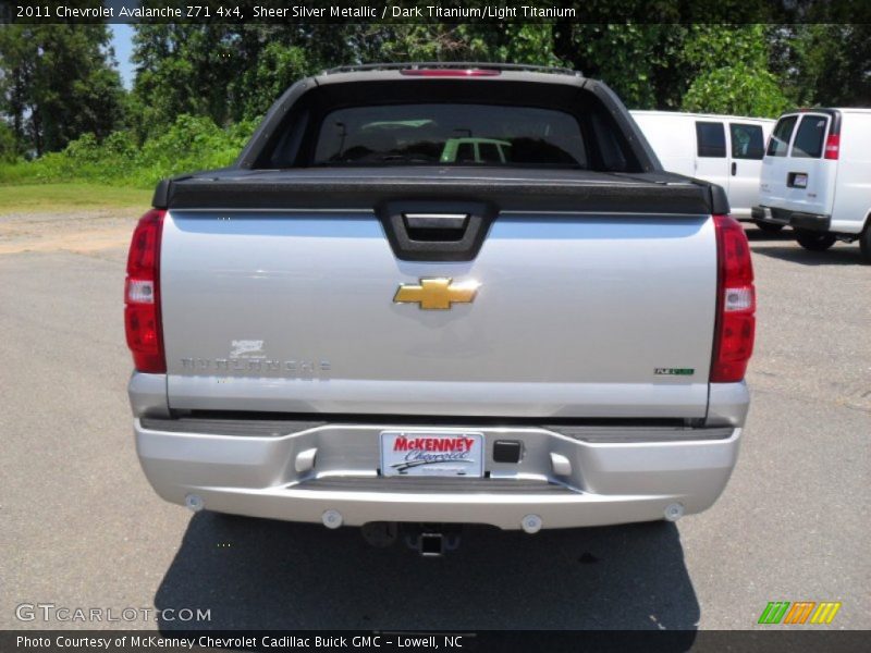Sheer Silver Metallic / Dark Titanium/Light Titanium 2011 Chevrolet Avalanche Z71 4x4