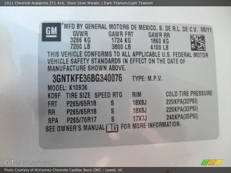 Sheer Silver Metallic / Dark Titanium/Light Titanium 2011 Chevrolet Avalanche Z71 4x4