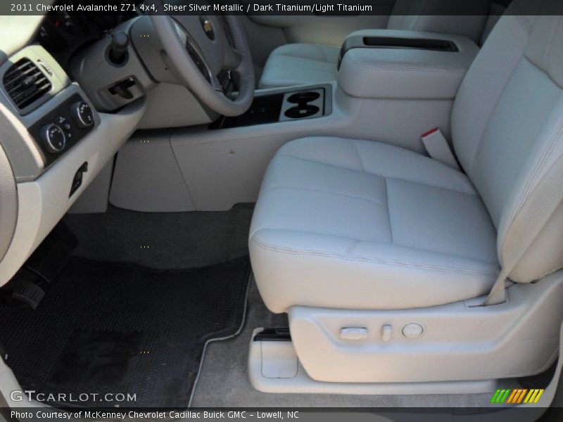 Sheer Silver Metallic / Dark Titanium/Light Titanium 2011 Chevrolet Avalanche Z71 4x4