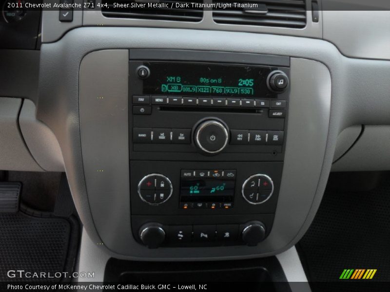 Sheer Silver Metallic / Dark Titanium/Light Titanium 2011 Chevrolet Avalanche Z71 4x4