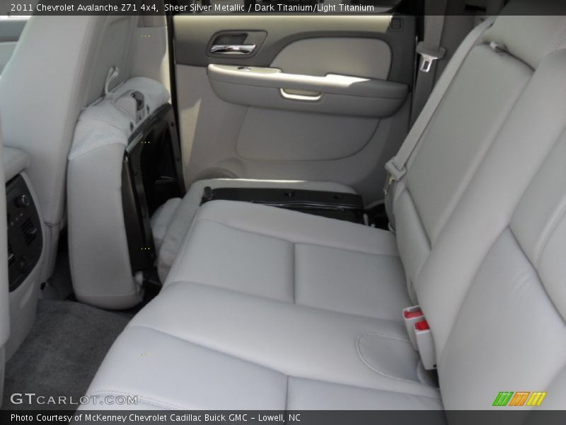 Sheer Silver Metallic / Dark Titanium/Light Titanium 2011 Chevrolet Avalanche Z71 4x4