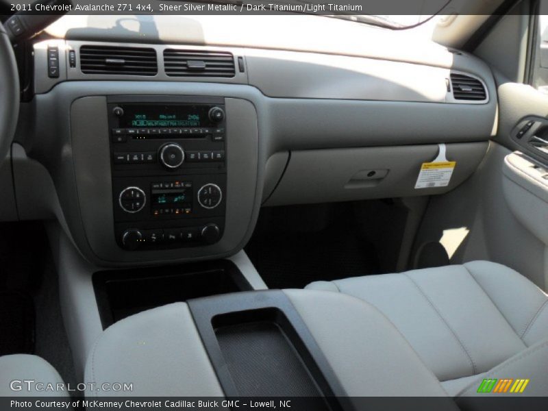 Sheer Silver Metallic / Dark Titanium/Light Titanium 2011 Chevrolet Avalanche Z71 4x4
