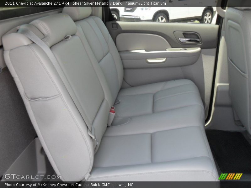 Sheer Silver Metallic / Dark Titanium/Light Titanium 2011 Chevrolet Avalanche Z71 4x4