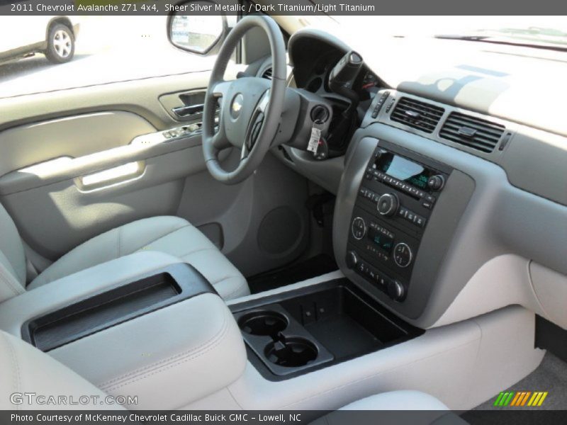 Sheer Silver Metallic / Dark Titanium/Light Titanium 2011 Chevrolet Avalanche Z71 4x4