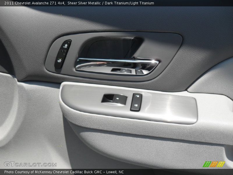 Sheer Silver Metallic / Dark Titanium/Light Titanium 2011 Chevrolet Avalanche Z71 4x4