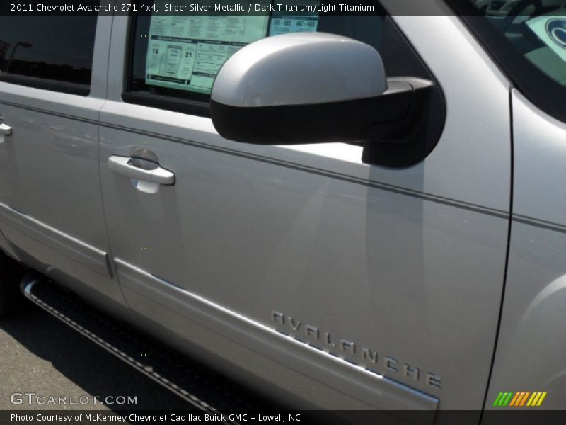 Sheer Silver Metallic / Dark Titanium/Light Titanium 2011 Chevrolet Avalanche Z71 4x4