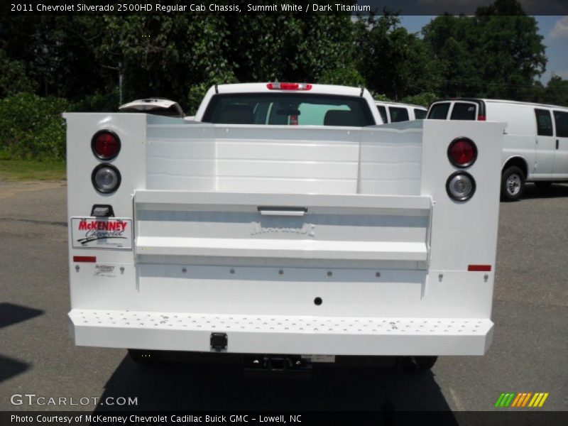 Summit White / Dark Titanium 2011 Chevrolet Silverado 2500HD Regular Cab Chassis