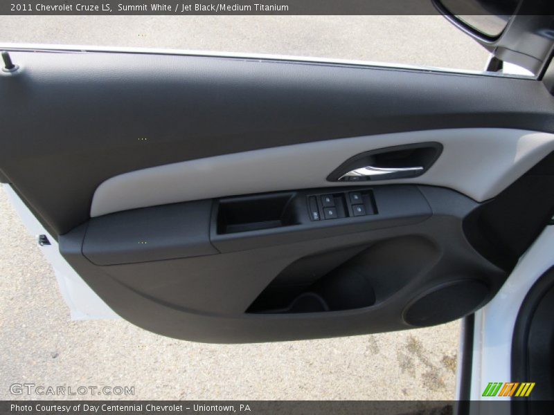 Summit White / Jet Black/Medium Titanium 2011 Chevrolet Cruze LS