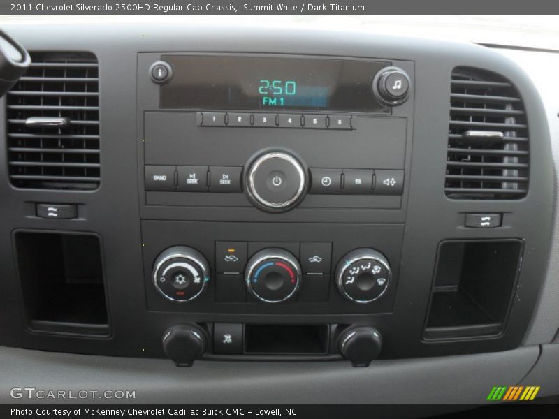 Controls of 2011 Silverado 2500HD Regular Cab Chassis