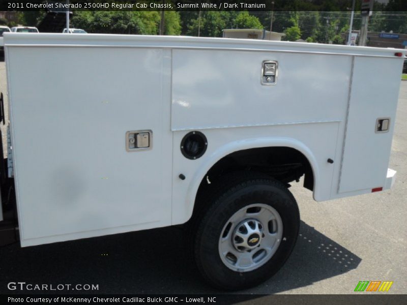 Summit White / Dark Titanium 2011 Chevrolet Silverado 2500HD Regular Cab Chassis