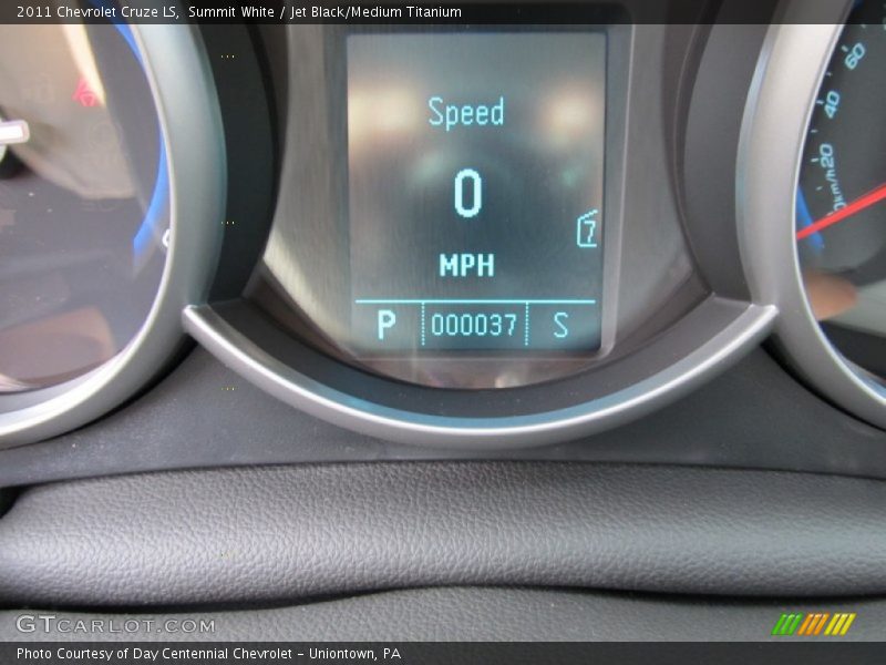 Summit White / Jet Black/Medium Titanium 2011 Chevrolet Cruze LS