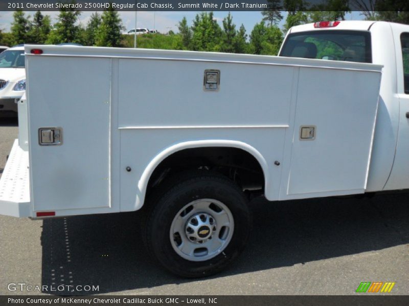 Summit White / Dark Titanium 2011 Chevrolet Silverado 2500HD Regular Cab Chassis