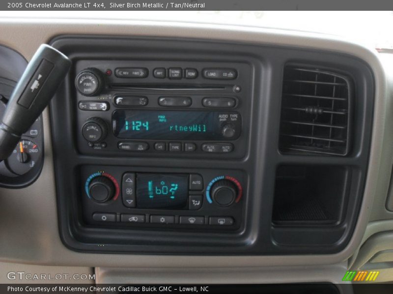 Silver Birch Metallic / Tan/Neutral 2005 Chevrolet Avalanche LT 4x4