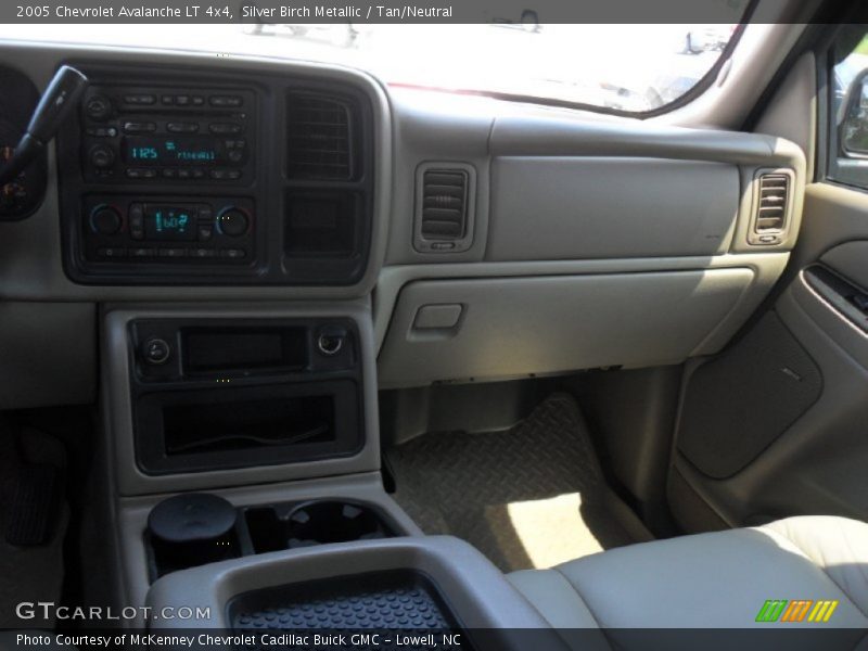 Silver Birch Metallic / Tan/Neutral 2005 Chevrolet Avalanche LT 4x4