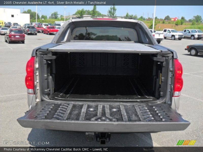 Silver Birch Metallic / Tan/Neutral 2005 Chevrolet Avalanche LT 4x4