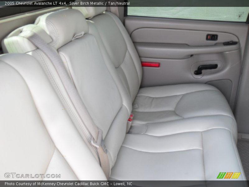 Silver Birch Metallic / Tan/Neutral 2005 Chevrolet Avalanche LT 4x4