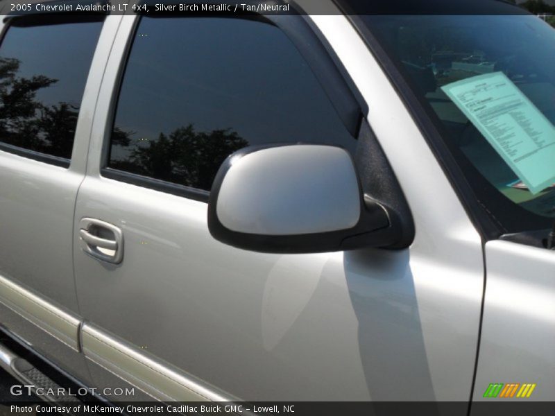 Silver Birch Metallic / Tan/Neutral 2005 Chevrolet Avalanche LT 4x4