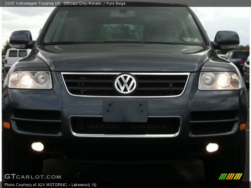Offroad Grey Metallic / Pure Beige 2005 Volkswagen Touareg V8