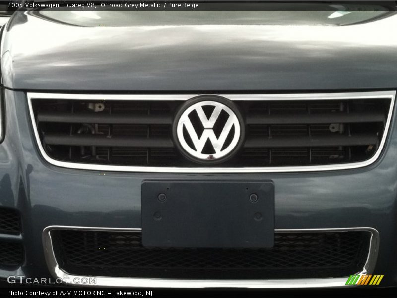 Offroad Grey Metallic / Pure Beige 2005 Volkswagen Touareg V8