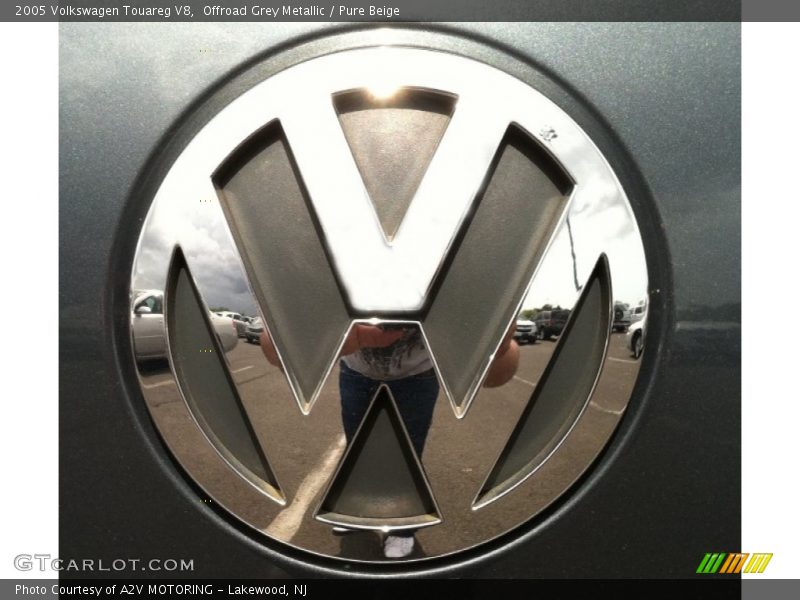 Offroad Grey Metallic / Pure Beige 2005 Volkswagen Touareg V8