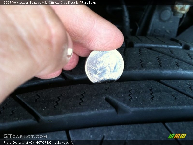 Offroad Grey Metallic / Pure Beige 2005 Volkswagen Touareg V8
