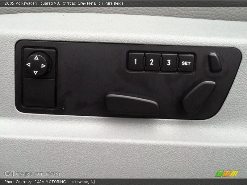 Offroad Grey Metallic / Pure Beige 2005 Volkswagen Touareg V8