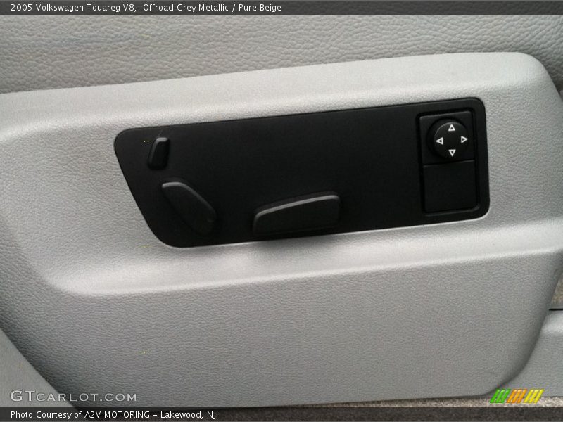 Offroad Grey Metallic / Pure Beige 2005 Volkswagen Touareg V8