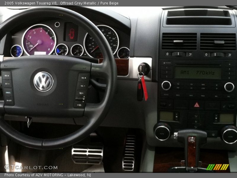 Offroad Grey Metallic / Pure Beige 2005 Volkswagen Touareg V8