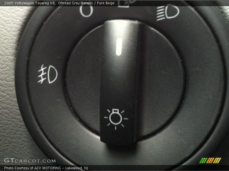 Offroad Grey Metallic / Pure Beige 2005 Volkswagen Touareg V8
