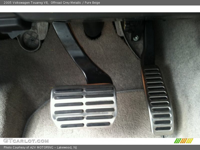 Offroad Grey Metallic / Pure Beige 2005 Volkswagen Touareg V8