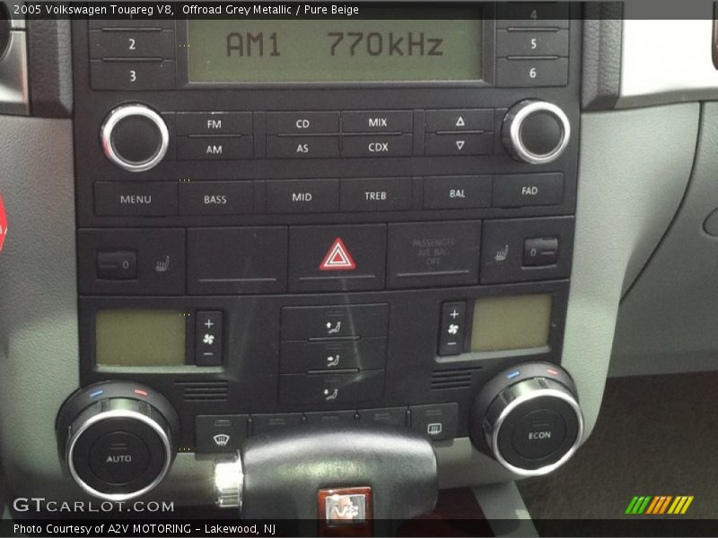 Offroad Grey Metallic / Pure Beige 2005 Volkswagen Touareg V8