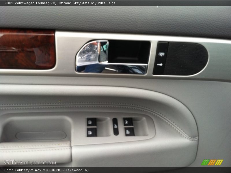 Offroad Grey Metallic / Pure Beige 2005 Volkswagen Touareg V8
