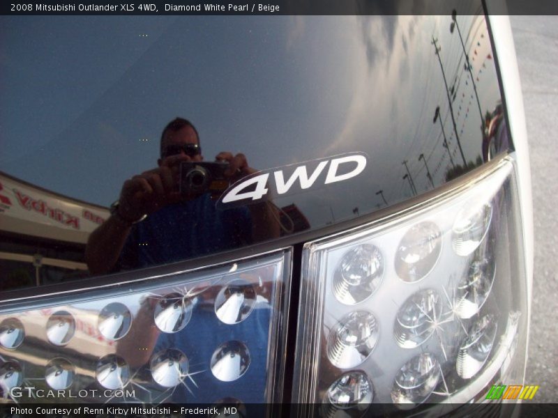 Diamond White Pearl / Beige 2008 Mitsubishi Outlander XLS 4WD