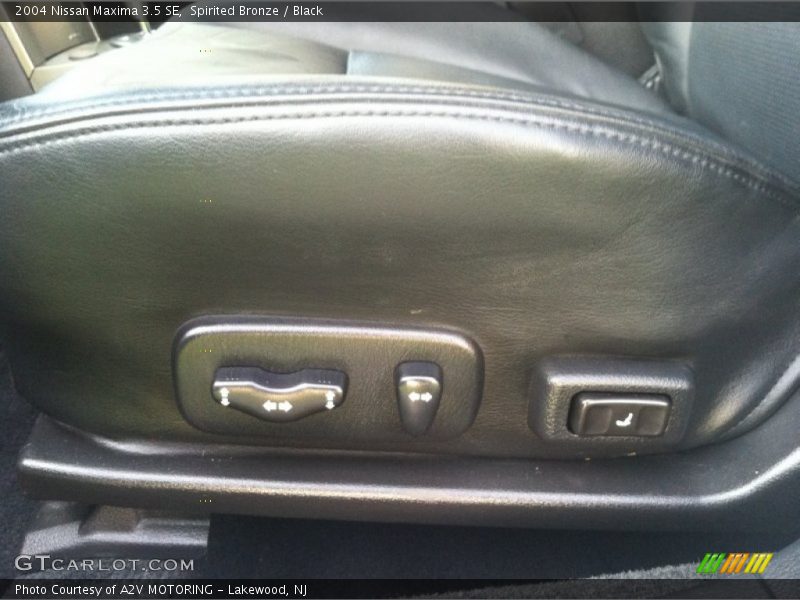 Spirited Bronze / Black 2004 Nissan Maxima 3.5 SE