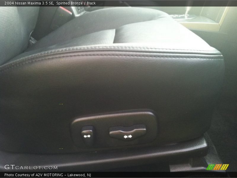 Spirited Bronze / Black 2004 Nissan Maxima 3.5 SE